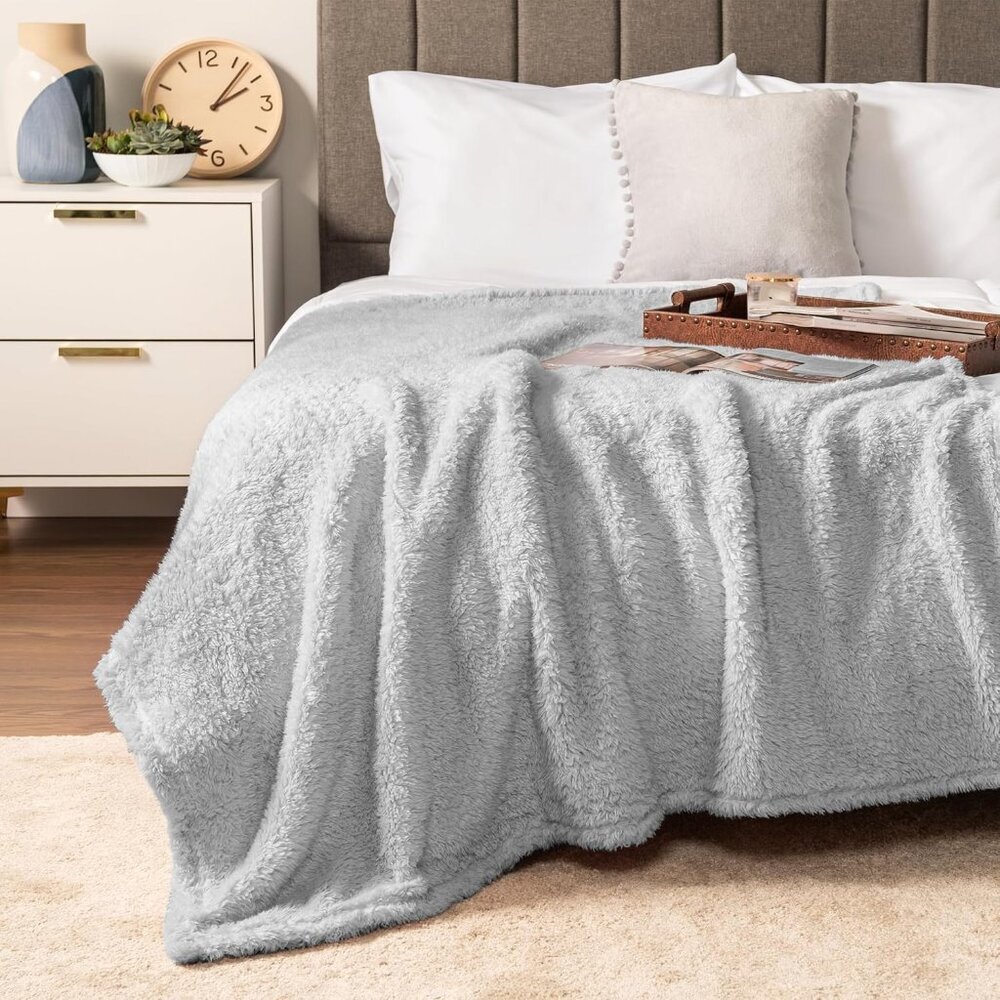 Sherpa Throw Blanket Light Grey 50x60 - Picture 7 of 10